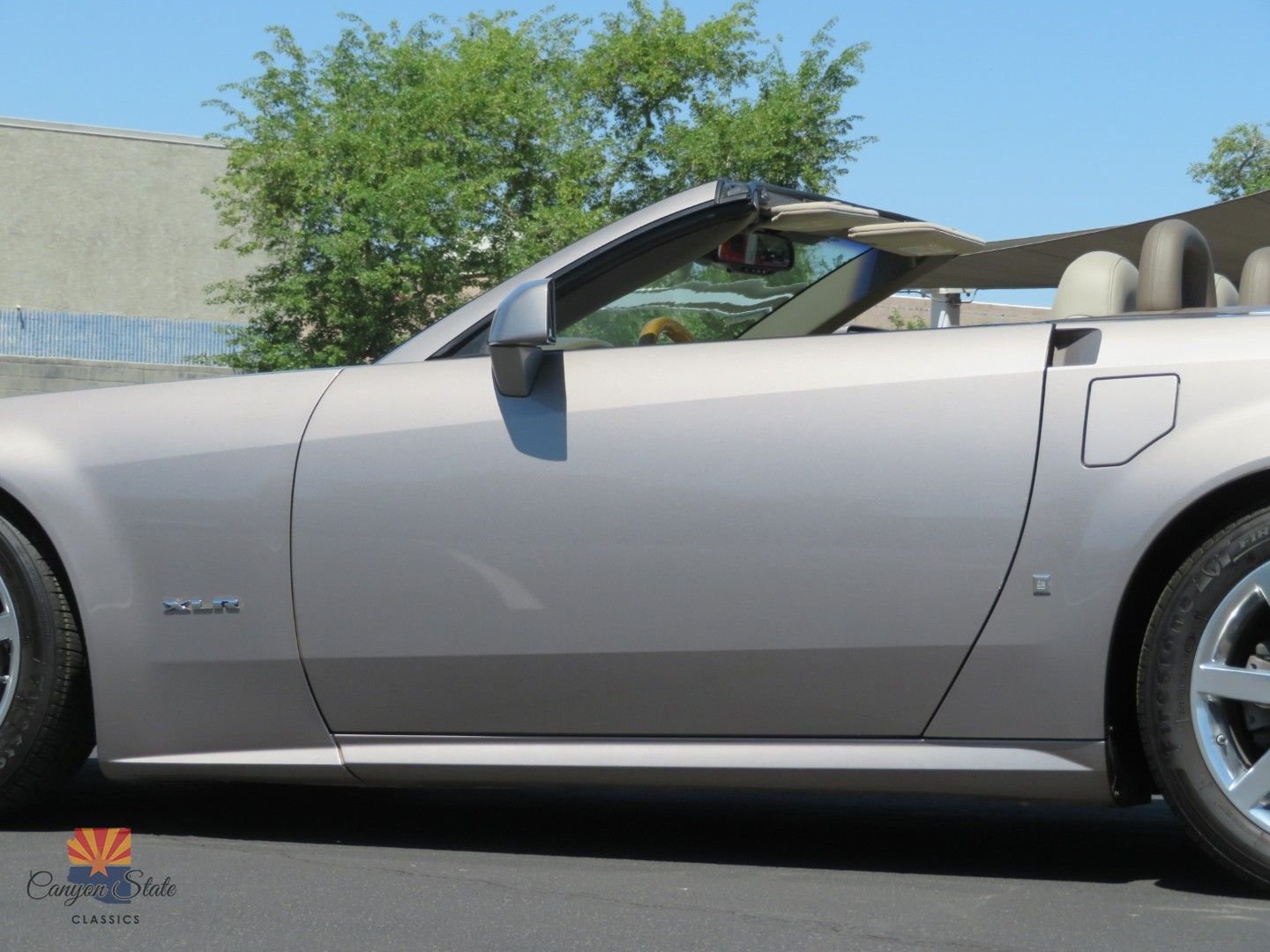Used 2004 Cadillac XLR RWD image 19