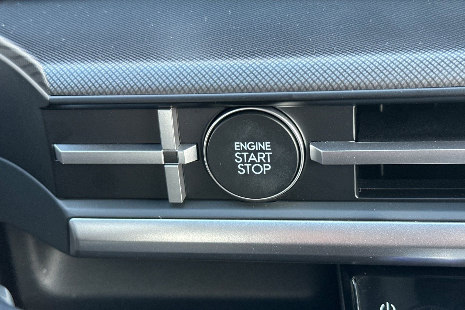 Used 2025 Hyundai Santa Fe SE image 21