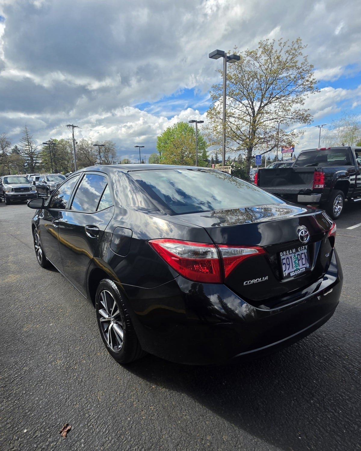 Used 2016 Toyota Corolla LE FWD image 8