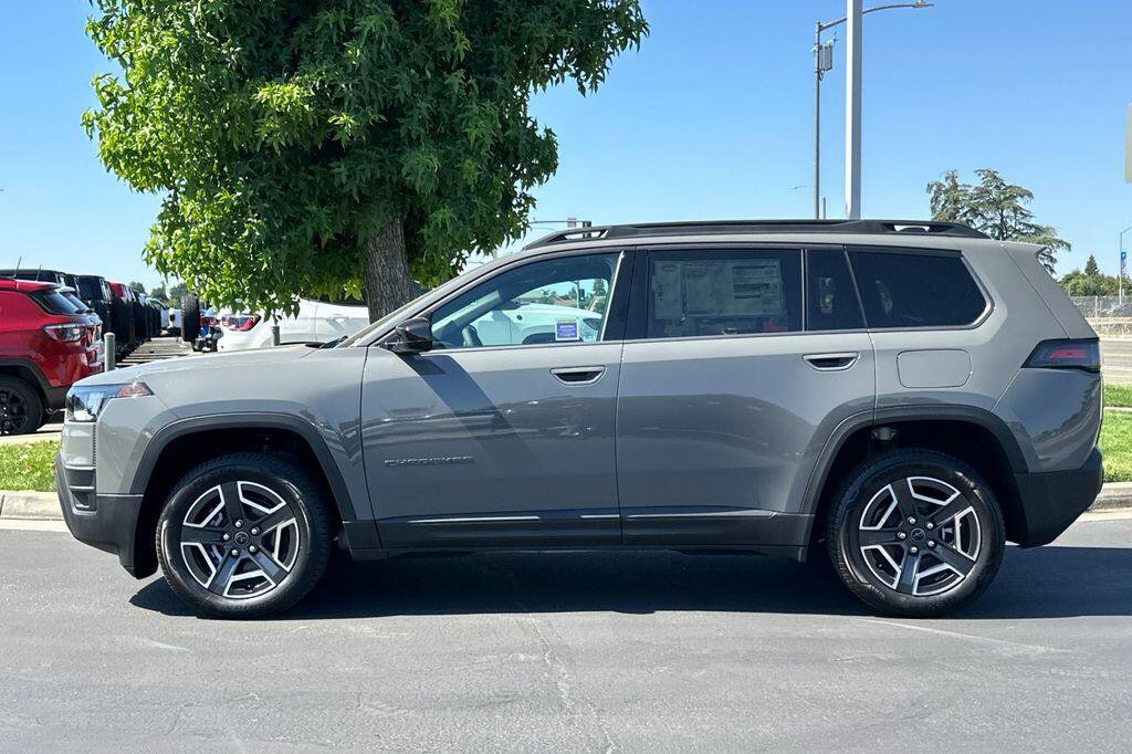 New 2026 Jeep Cherokee Laredo AWD/4WD image 7