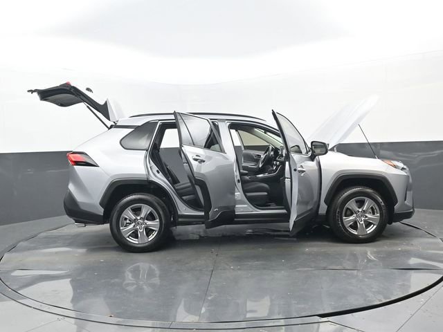 Used 2025 Toyota RAV4 LE image 32