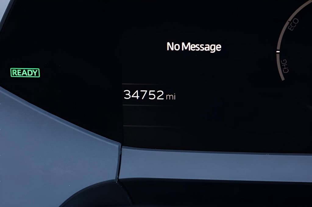 Used 2024 Toyota Prius LE image 31