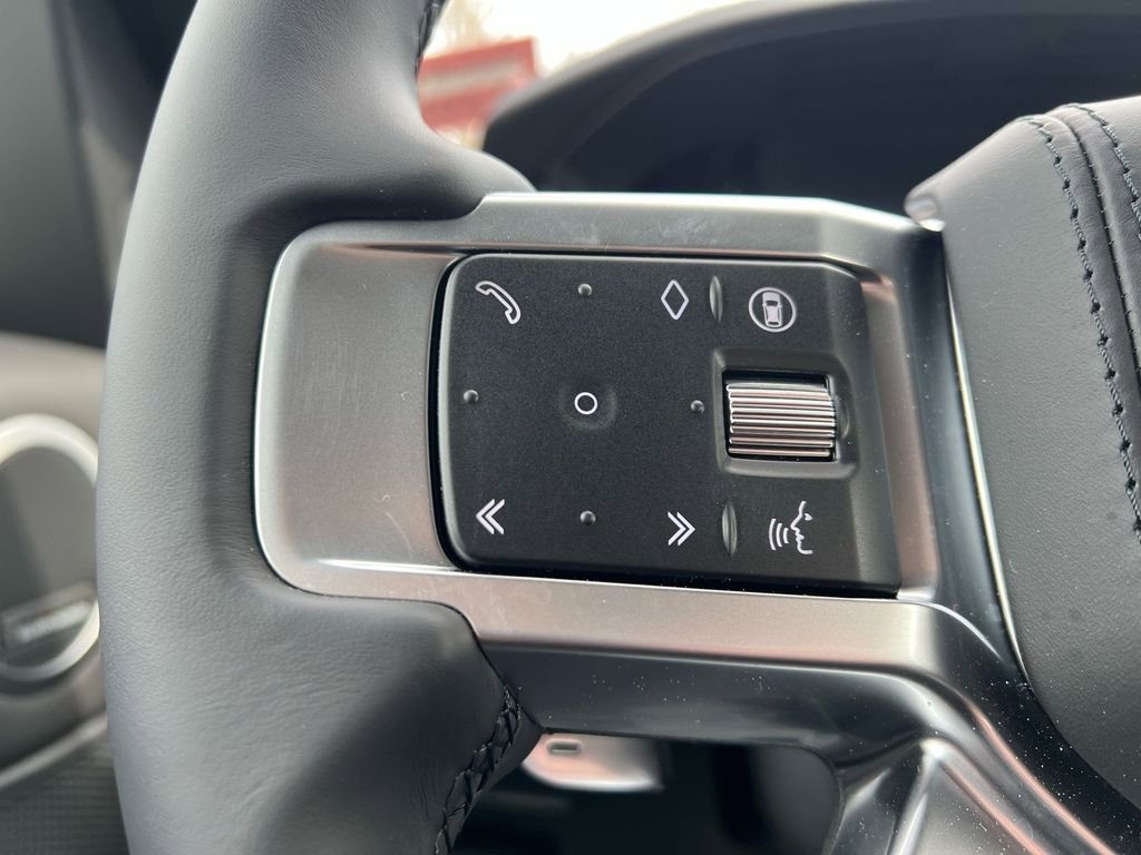 New 2026 Land Rover Discovery Limited Edition image 12
