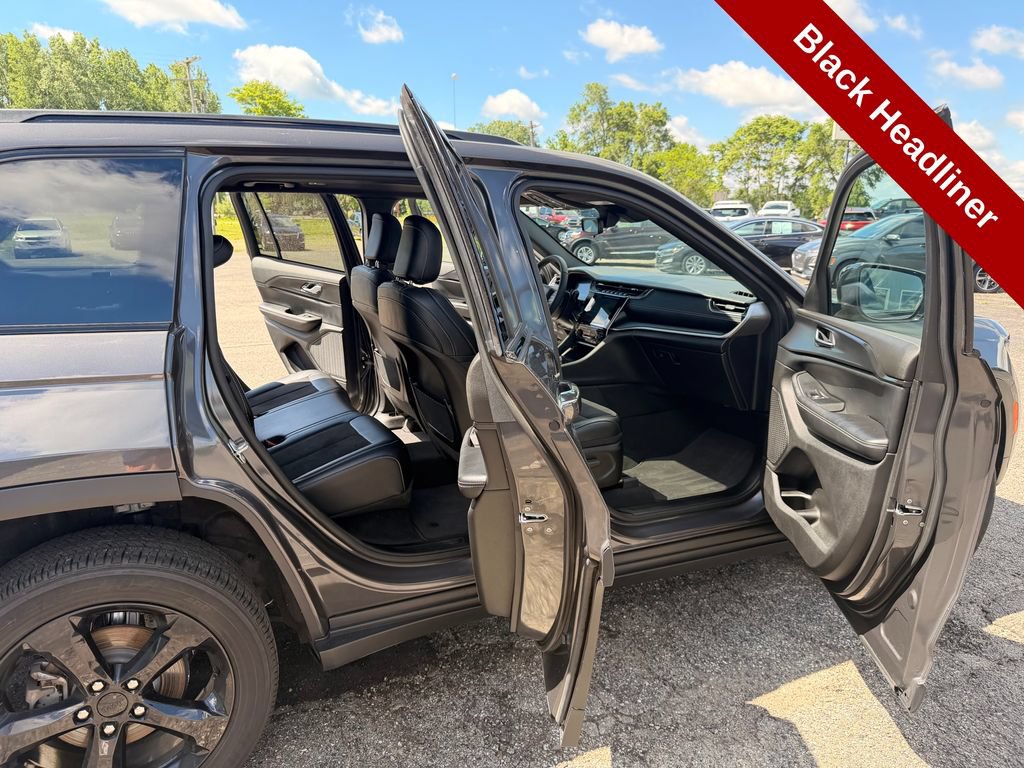 Used 2024 Jeep Grand Cherokee Altitude AWD/4WD image 33