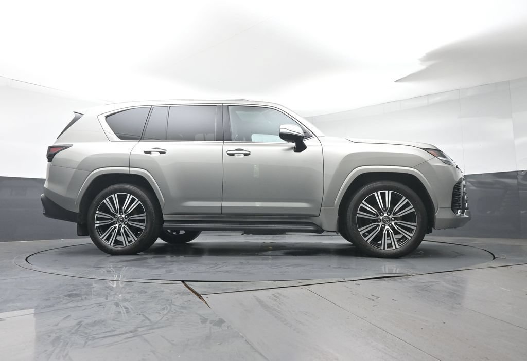 Used 2023 Lexus LX 600 4WD w/ Luxury Package image 40