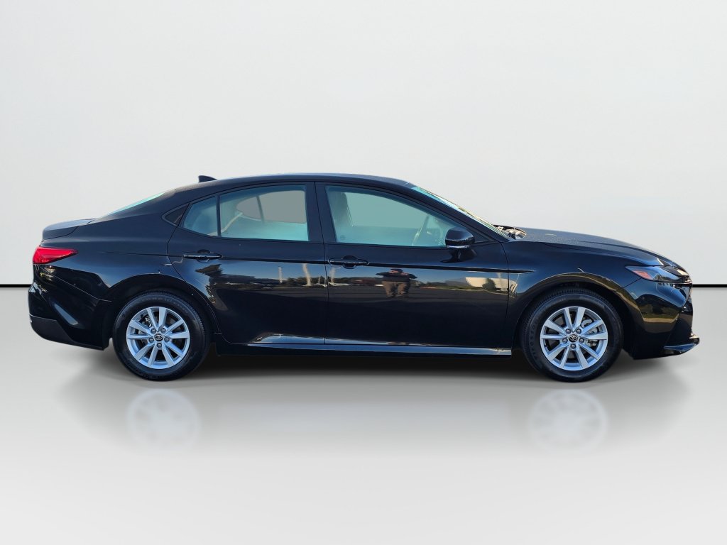 Used 2025 Toyota Camry LE FWD image 8