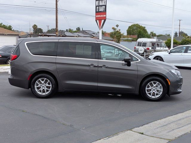 Used 2023 Chrysler Voyager LX FWD image 4