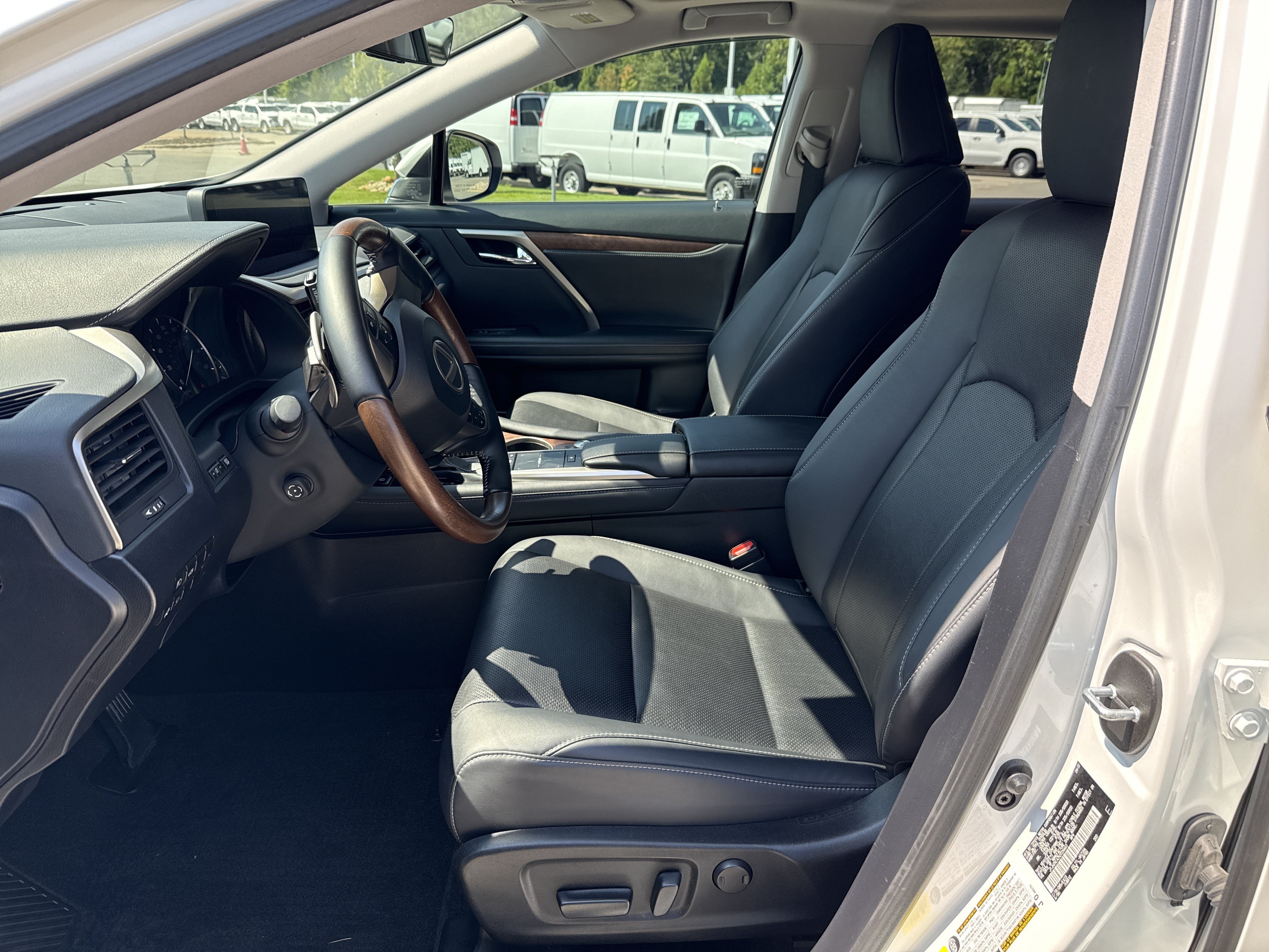 Used 2022 Lexus RX 350L FWD w/ Premium Package image 18
