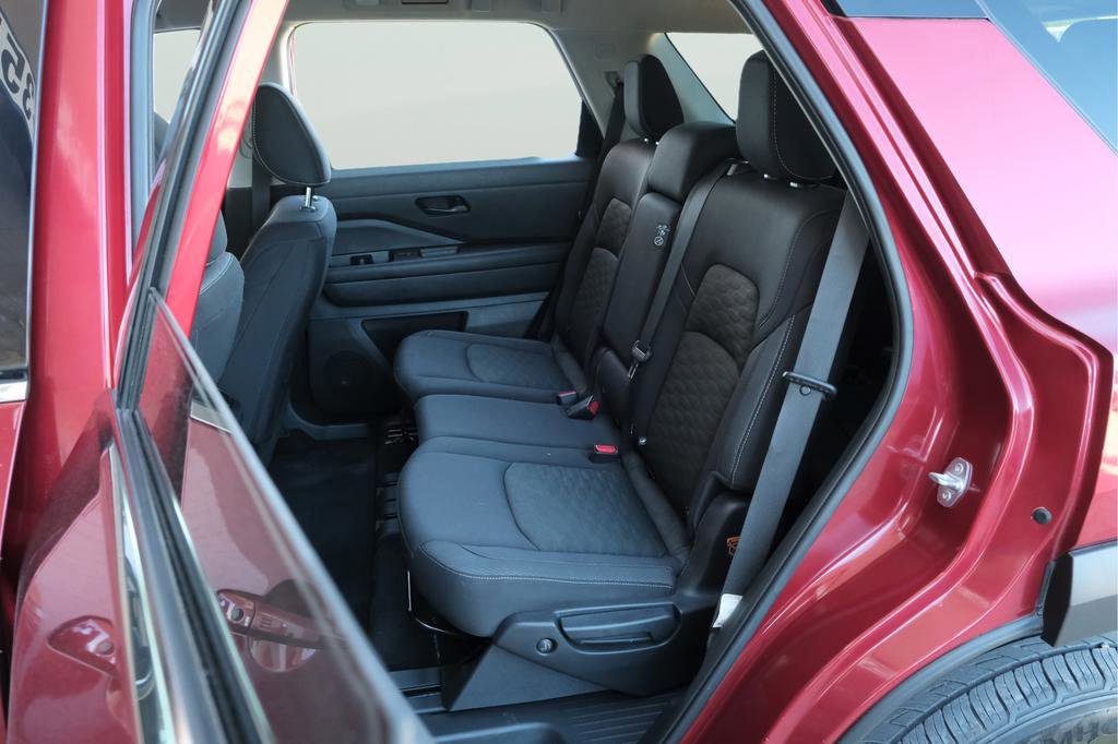 Used 2023 Nissan Pathfinder SV image 23