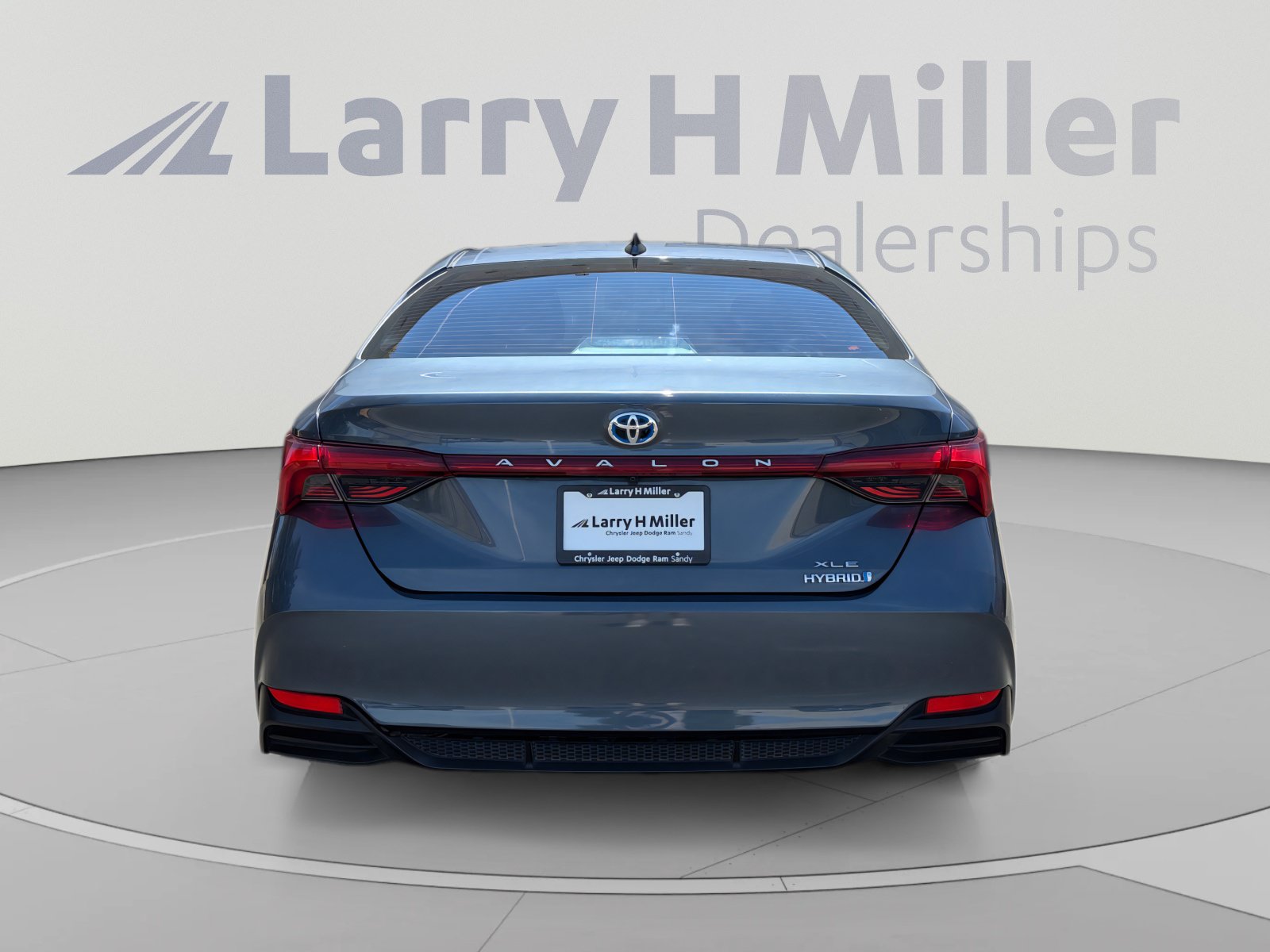 Used 2019 Toyota Avalon XLE w/ Moonroof Package FWD image 4
