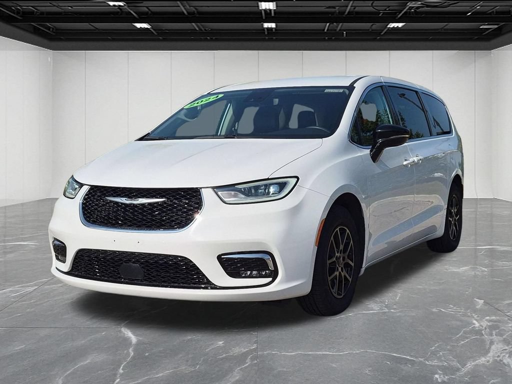 Used 2024 Chrysler Pacifica Touring-L FWD image 1