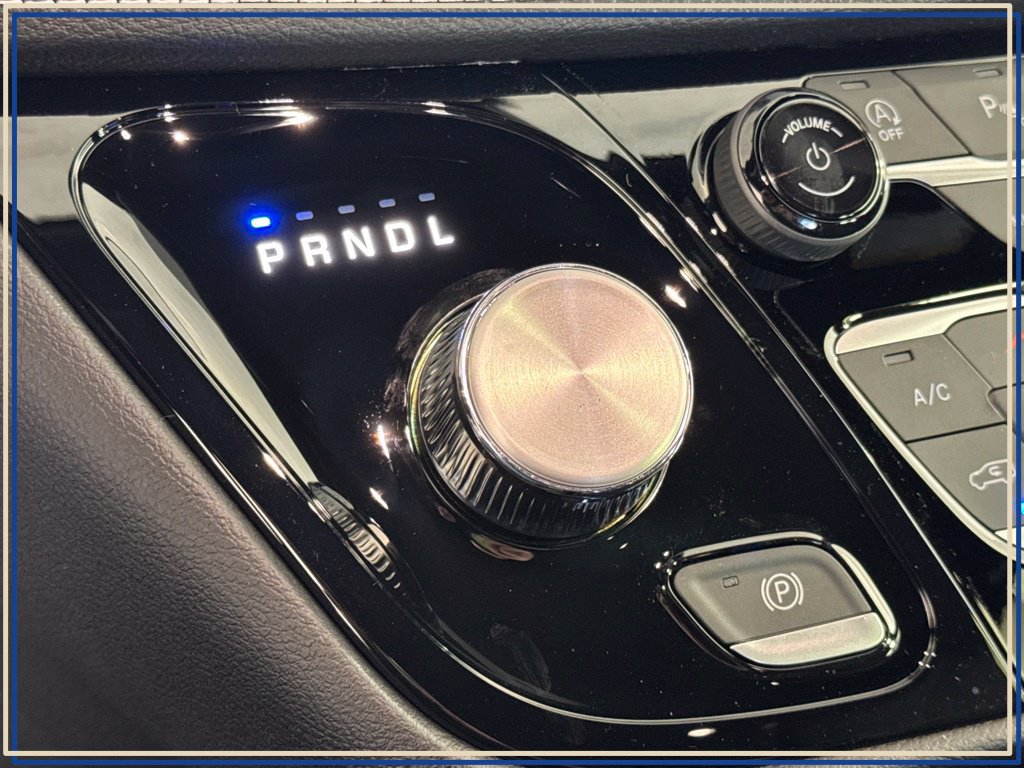New 2027 Chrysler Pacifica Select AWD/4WD image 20