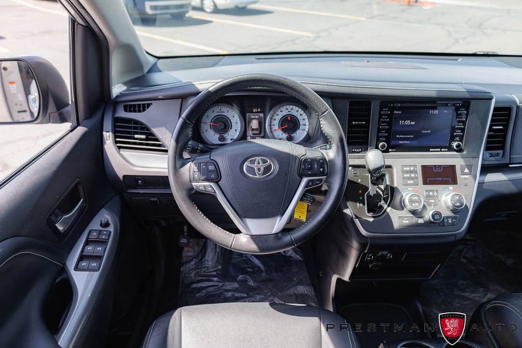 Used 2020 Toyota Sienna SE FWD image 2
