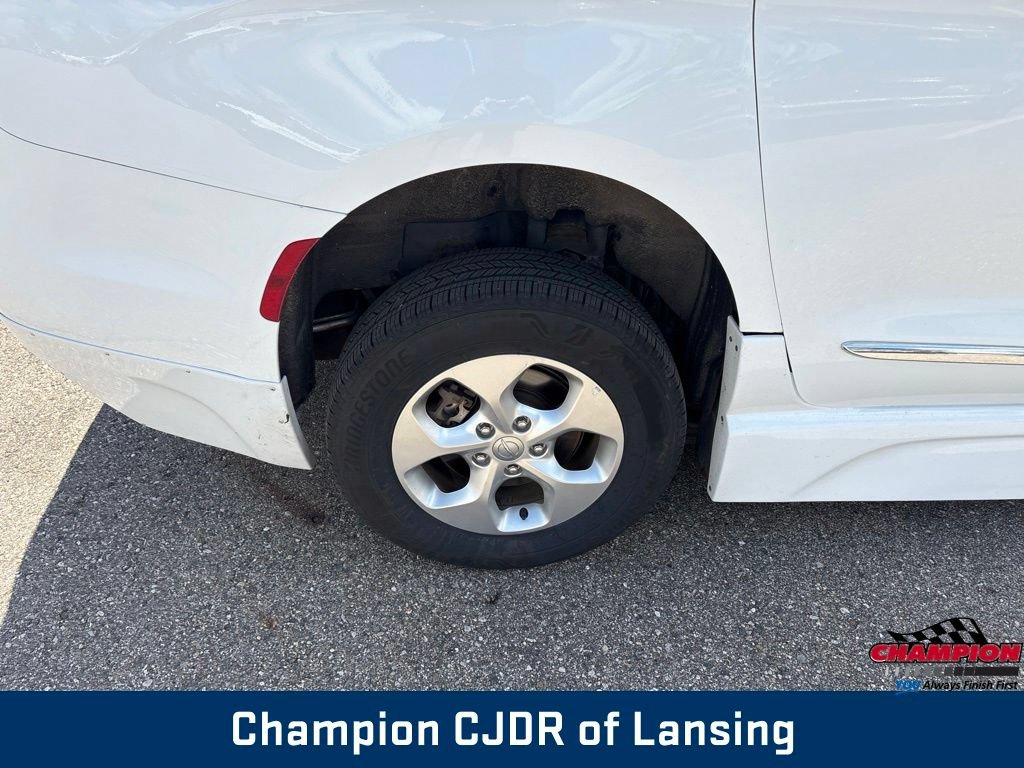 Used 2017 Chrysler Pacifica Touring-L Plus FWD image 37