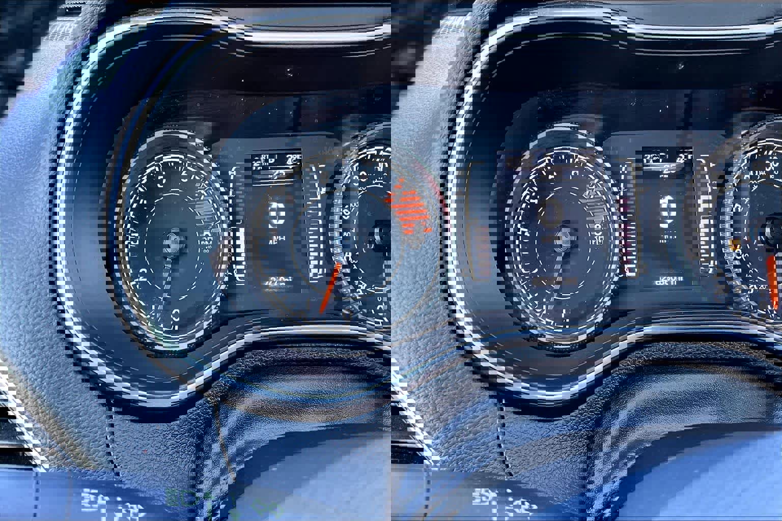 Used 2021 Jeep Cherokee Latitude Lux w/ Mopar Interior Package image 25