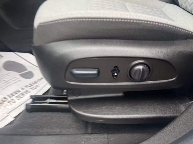 Used 2022 Chevrolet Equinox LS w/ LS Convenience Package image 19