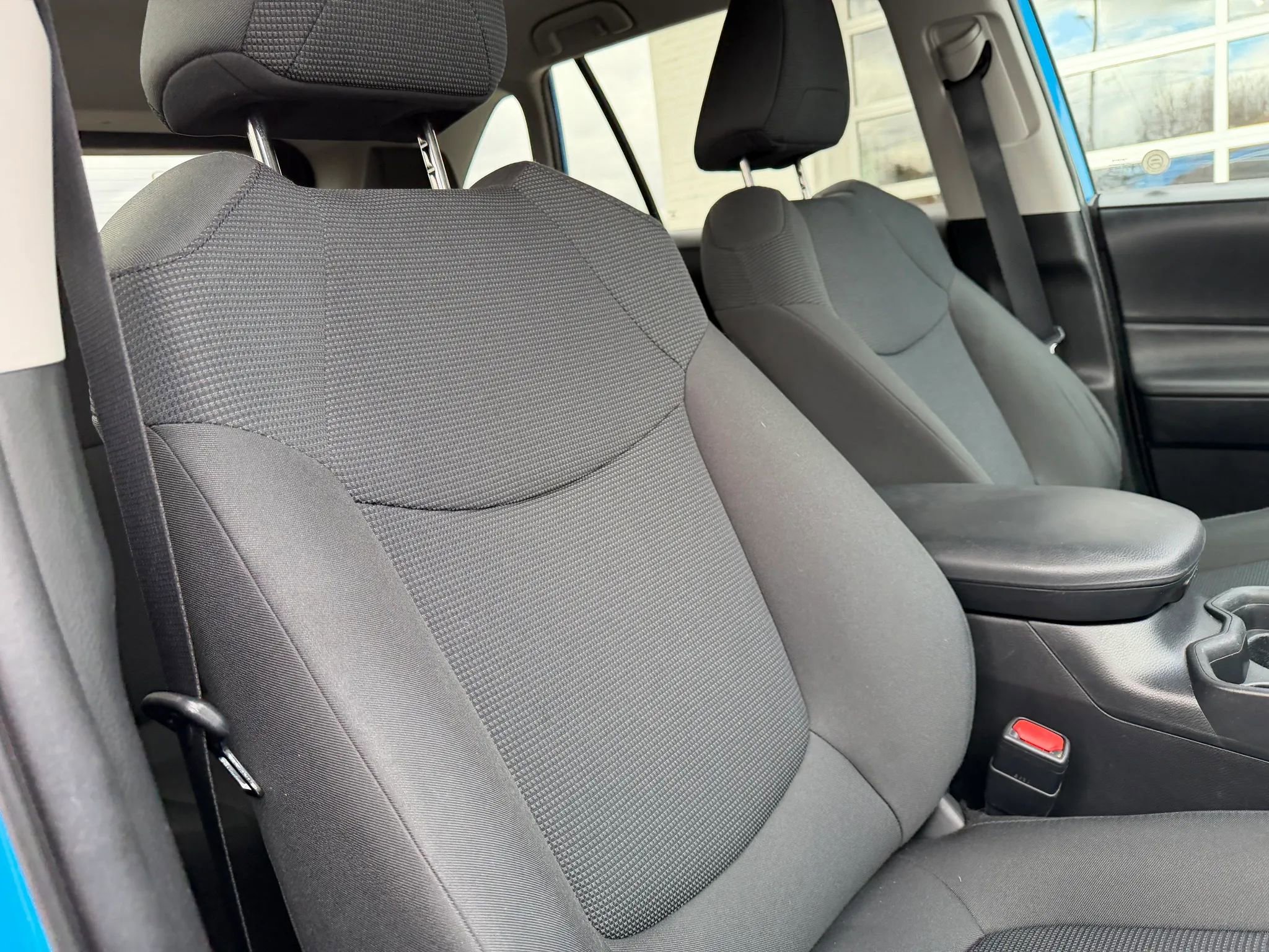 Used 2020 Toyota RAV4 LE w/ Carpet Mat Package image 17