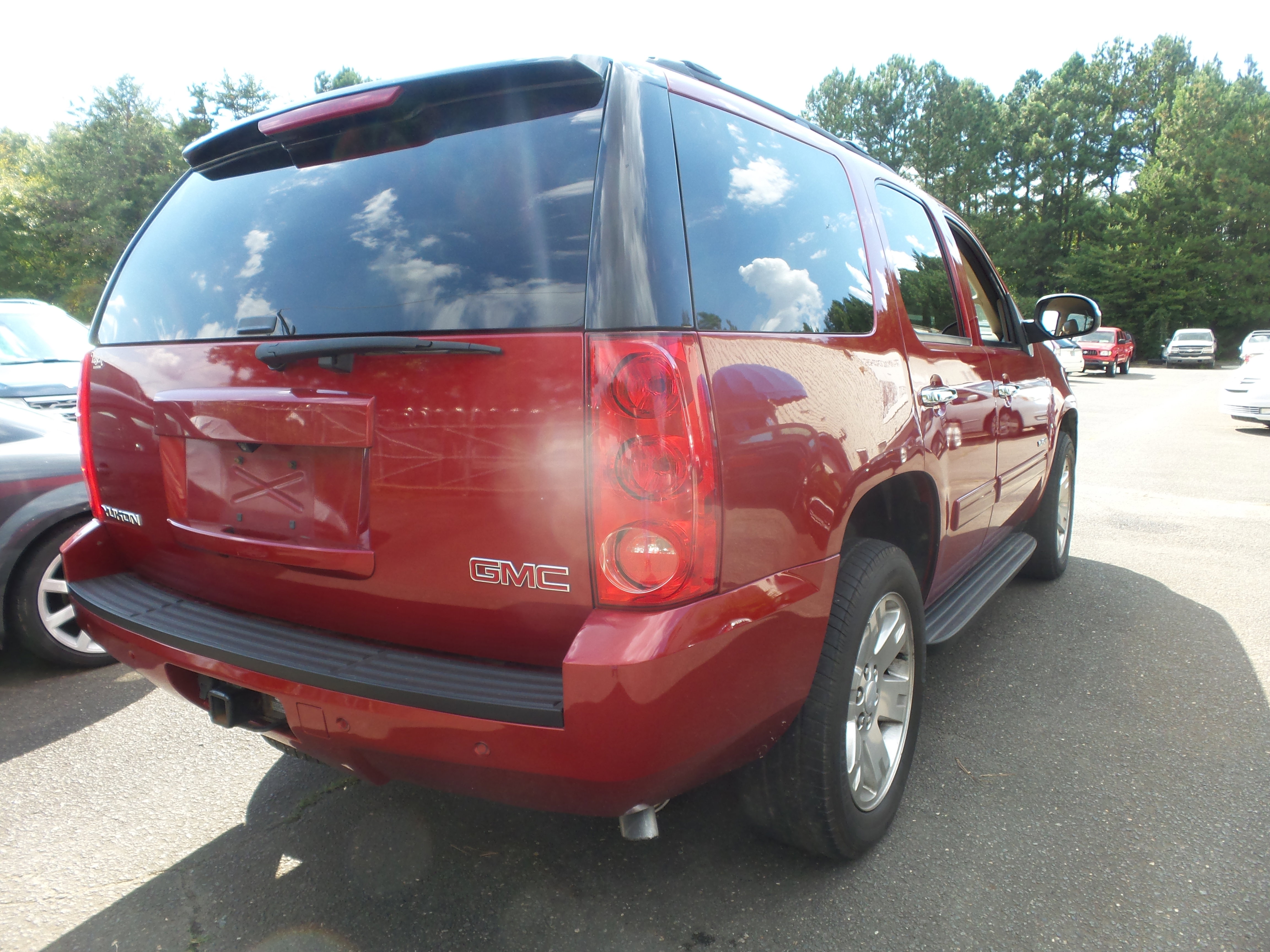 Used 2013 GMC Yukon SLT w/ SLT Chrome Package image 14