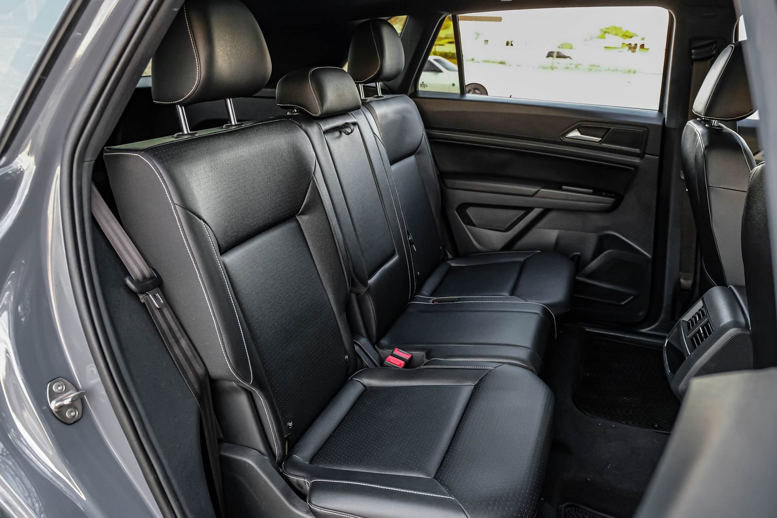 Used 2020 Volkswagen Atlas Cross Sport SE w/ Panoramic Sunroof Package FWD image 32