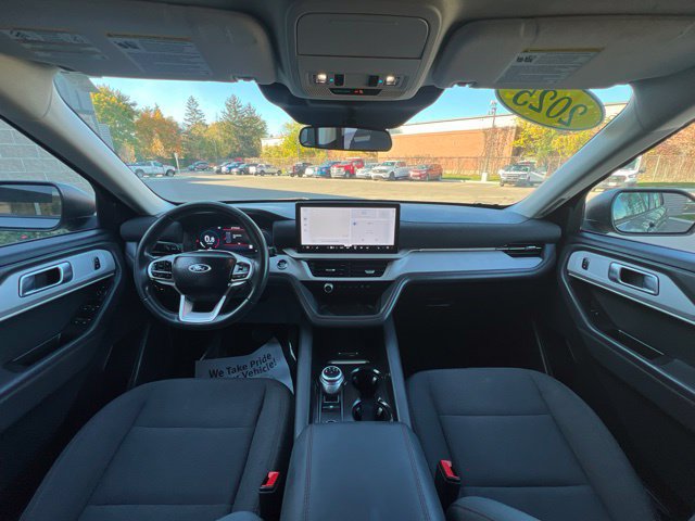 Used 2025 Ford Explorer Active AWD/4WD image 21