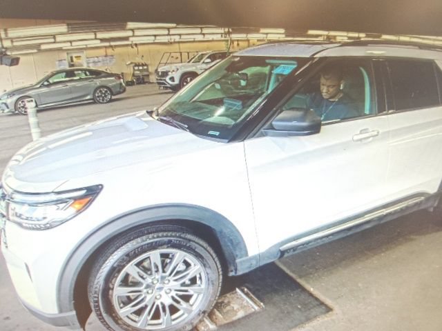Used 2025 Ford Explorer Active w/ Active Comfort Package AWD/4WD image 4