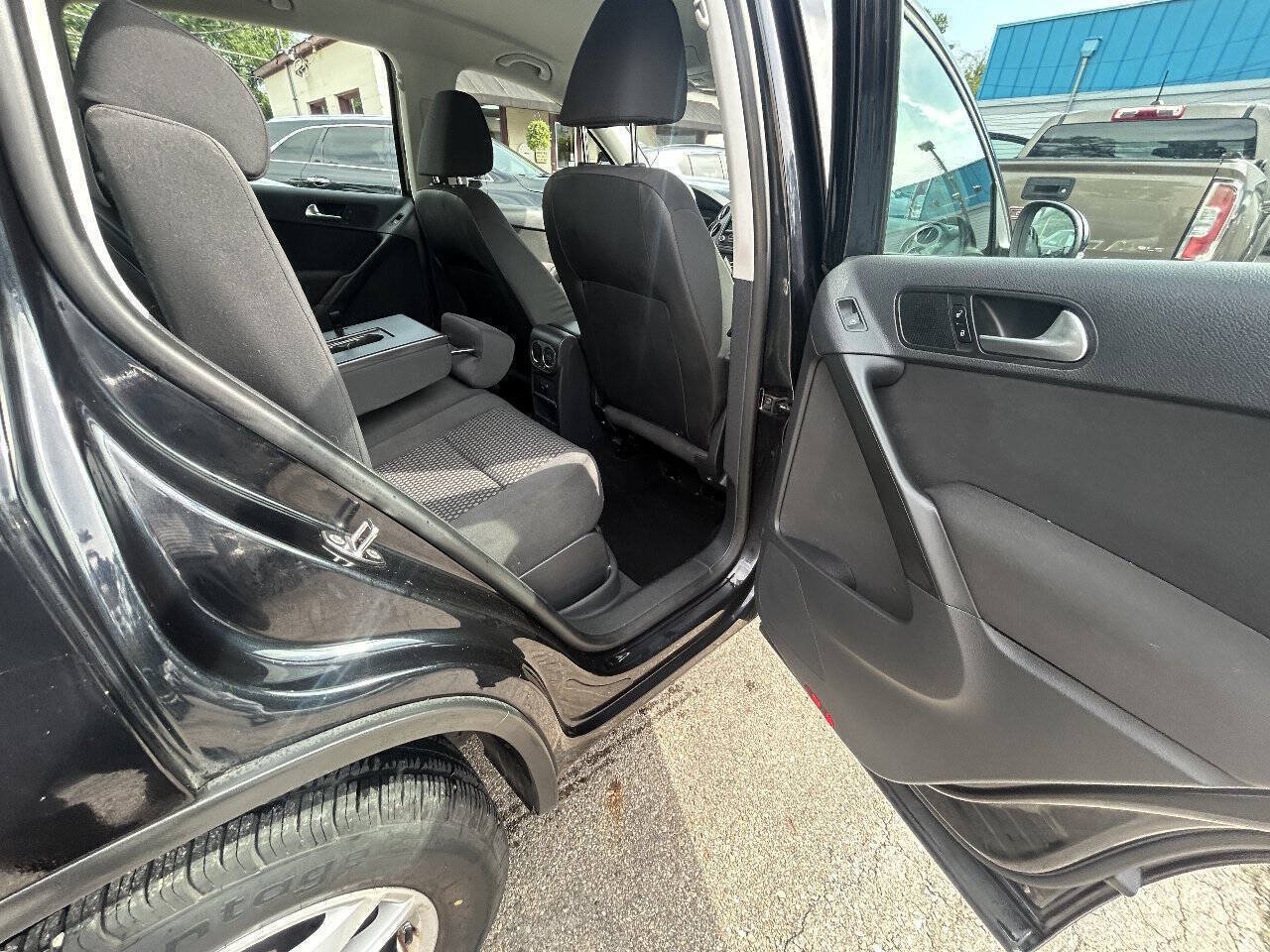 Used 2011 Volkswagen Tiguan S FWD image 7