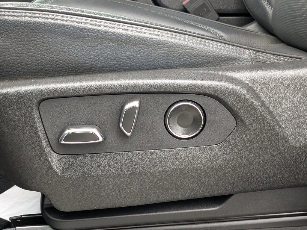 Used 2024 GMC Yukon Denali w/ Advanced Technology Package image 20