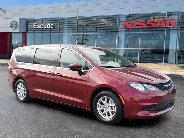 Used 2022 Chrysler Voyager LX FWD image 1
