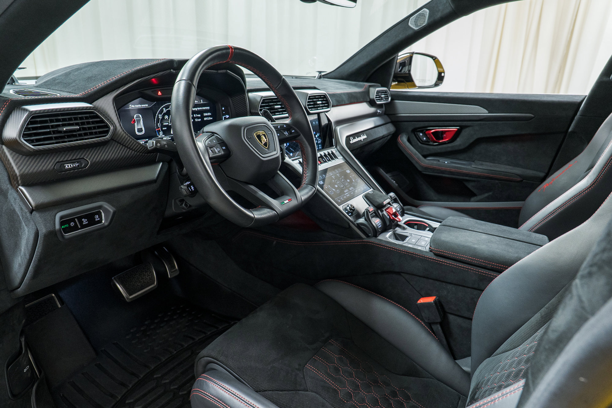 Used 2023 Lamborghini Urus Performante image 14