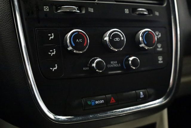 Used 2019 Dodge Grand Caravan SXT image 24