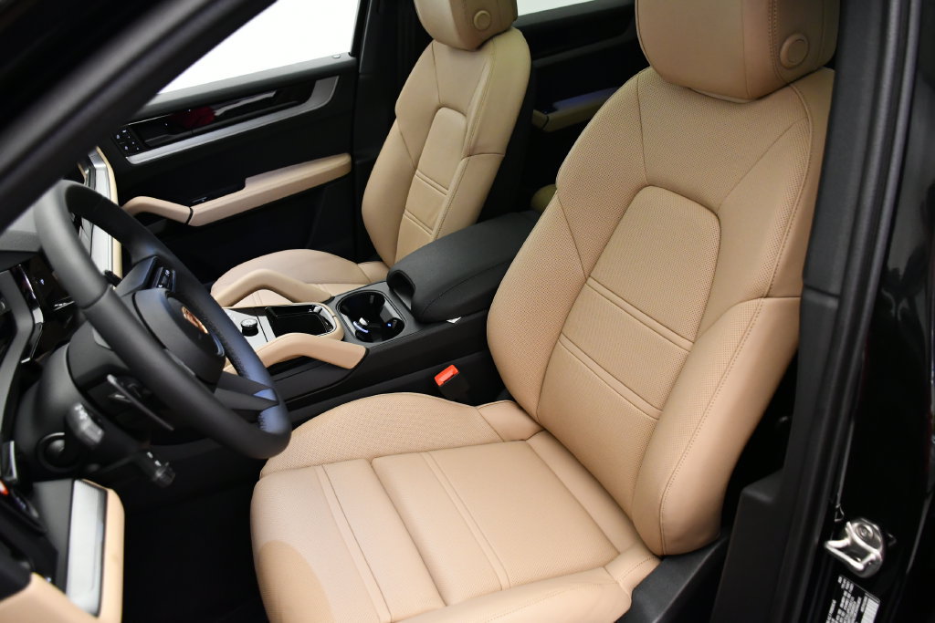 Certified 2025 Porsche Cayenne E-Hybrid Coupe AWD/4WD image 42