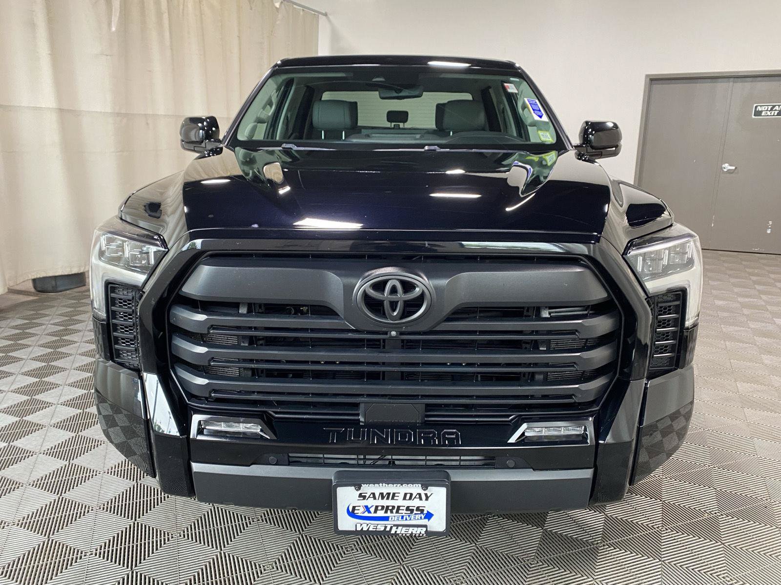 Used 2024 Toyota Tundra Limited AWD/4WD image 5