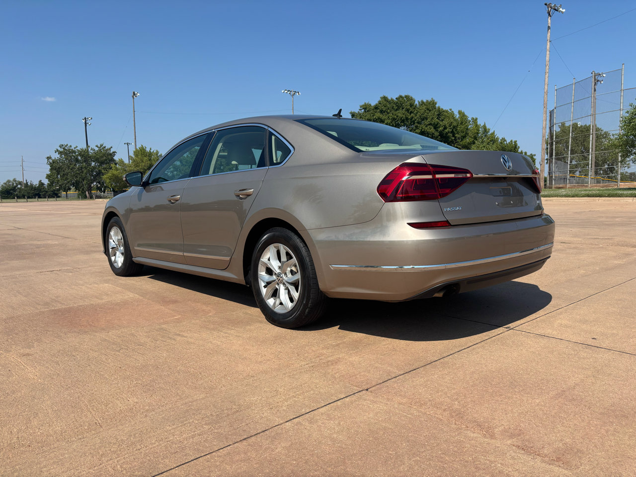 Used 2017 Volkswagen Passat 1.8T S image 5