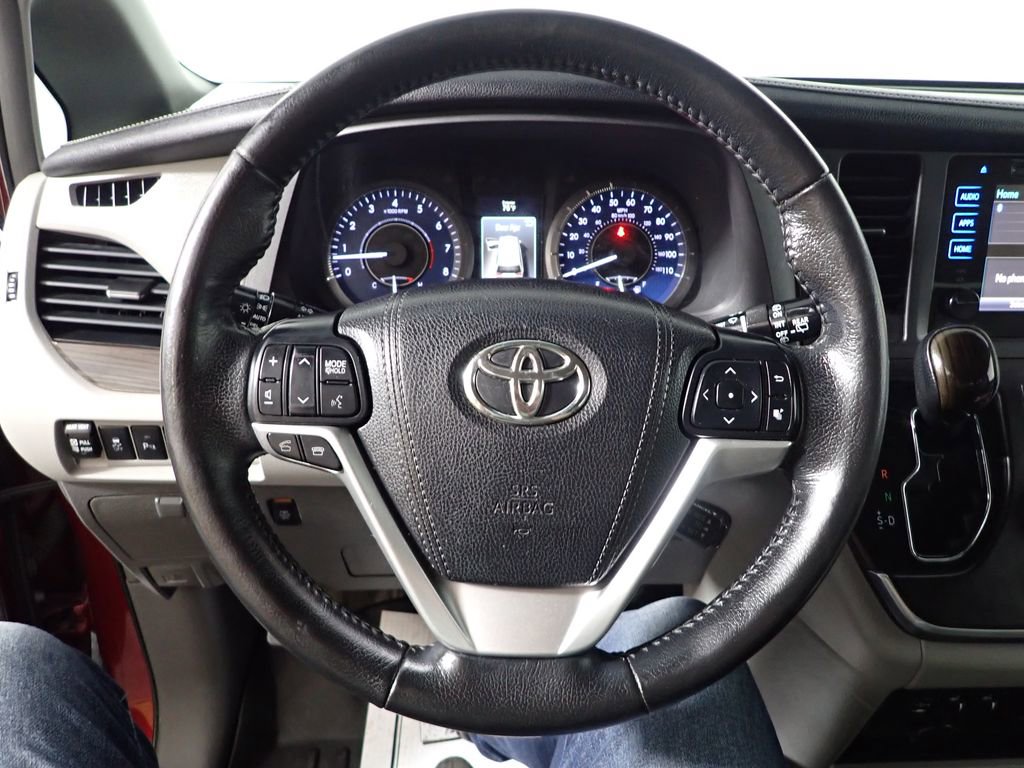 Used 2015 Toyota Sienna XLE w/ XLE Navigation Package image 28