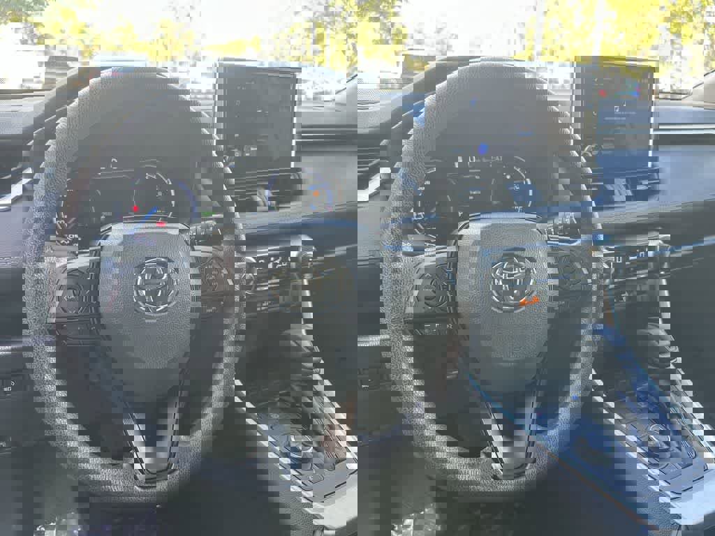 Used 2025 Toyota RAV4 XLE image 13
