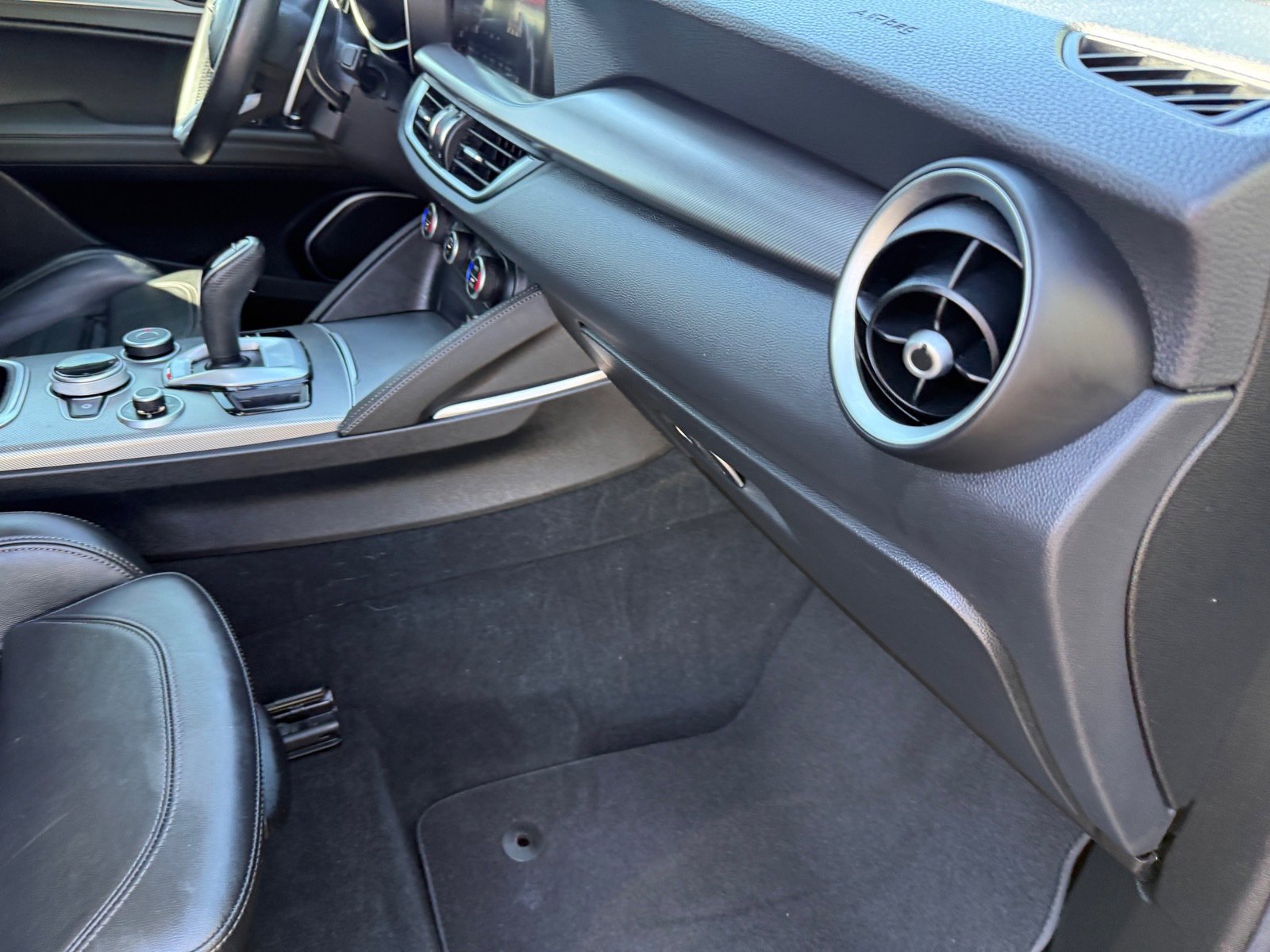 Used 2023 Alfa Romeo Stelvio Veloce image 29