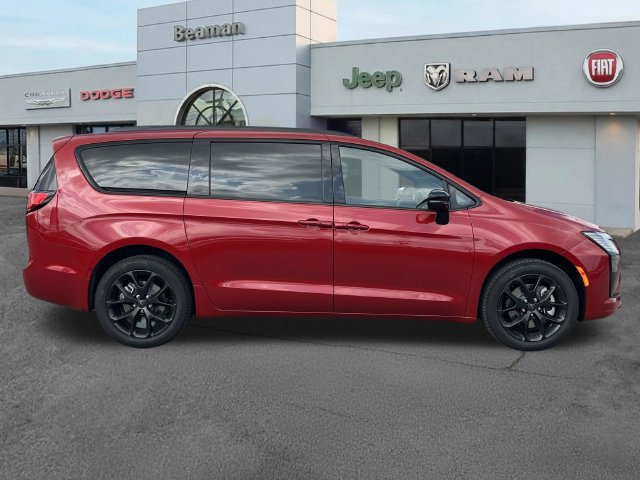 New 2027 Chrysler Pacifica Limited AWD/4WD image 8