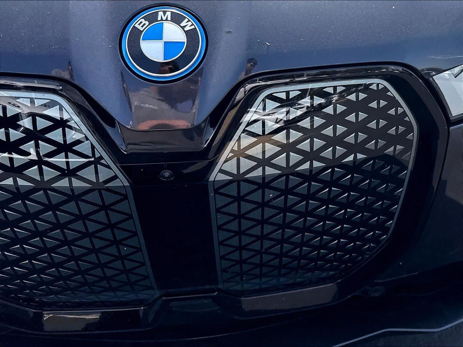Used 2024 BMW iX xDrive50 w/ Sport Package AWD/4WD image 32
