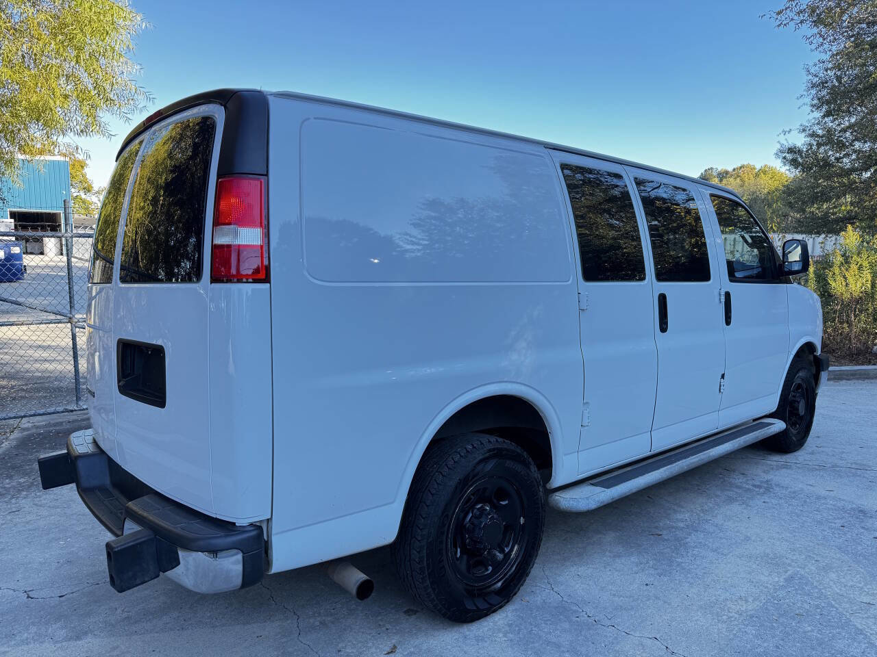 Used 2020 Chevrolet Express 2500 w/ Driver Convenience Package image 8