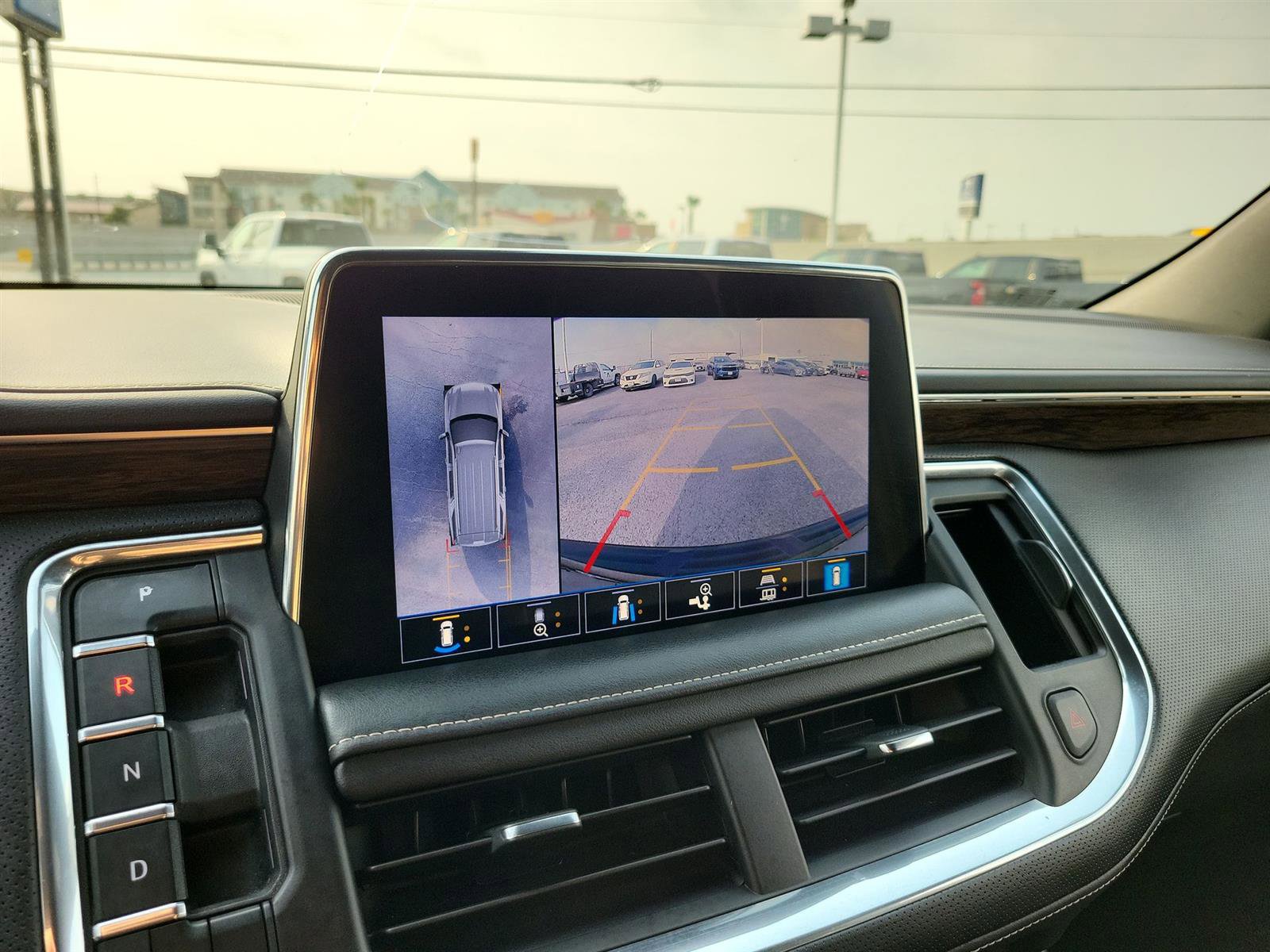 Used 2021 Chevrolet Tahoe Premier w/ Premium Package image 14