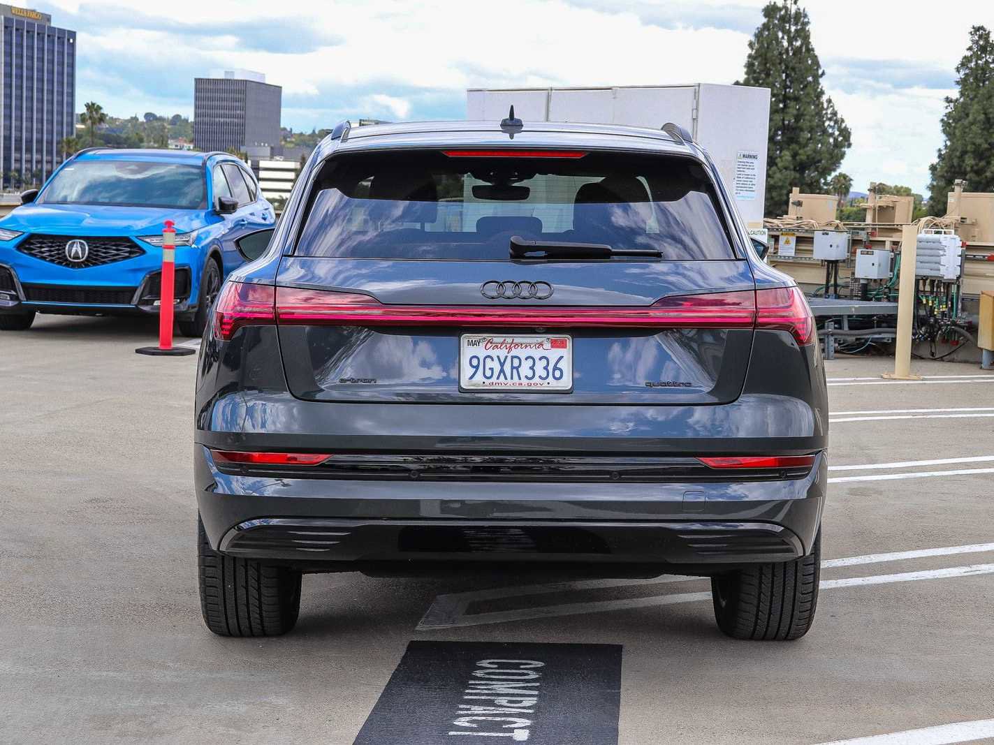 Used 2023 Audi e-tron Premium w/ Convenience Plus Package AWD/4WD image 3