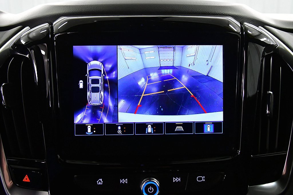 Used 2023 Chevrolet Traverse LT w/ Rear Camera Mirror Package image 24