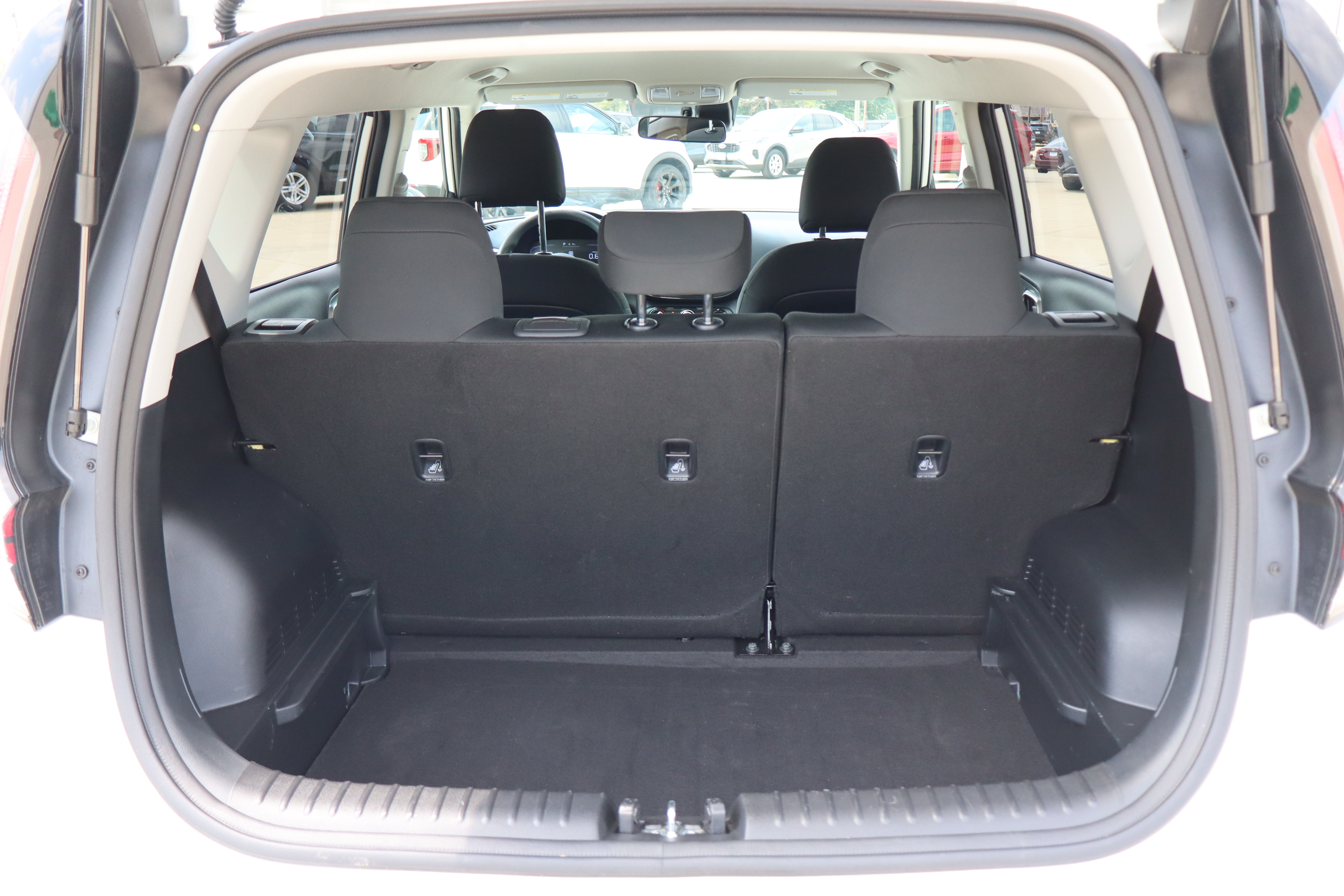 Used 2025 Kia Soul LX w/ LX Technology Package FWD image 22
