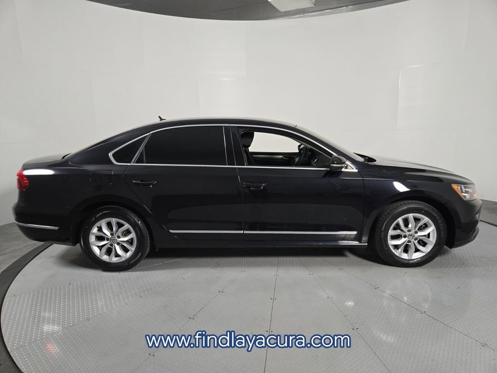 Used 2017 Volkswagen Passat 1.8T S image 9