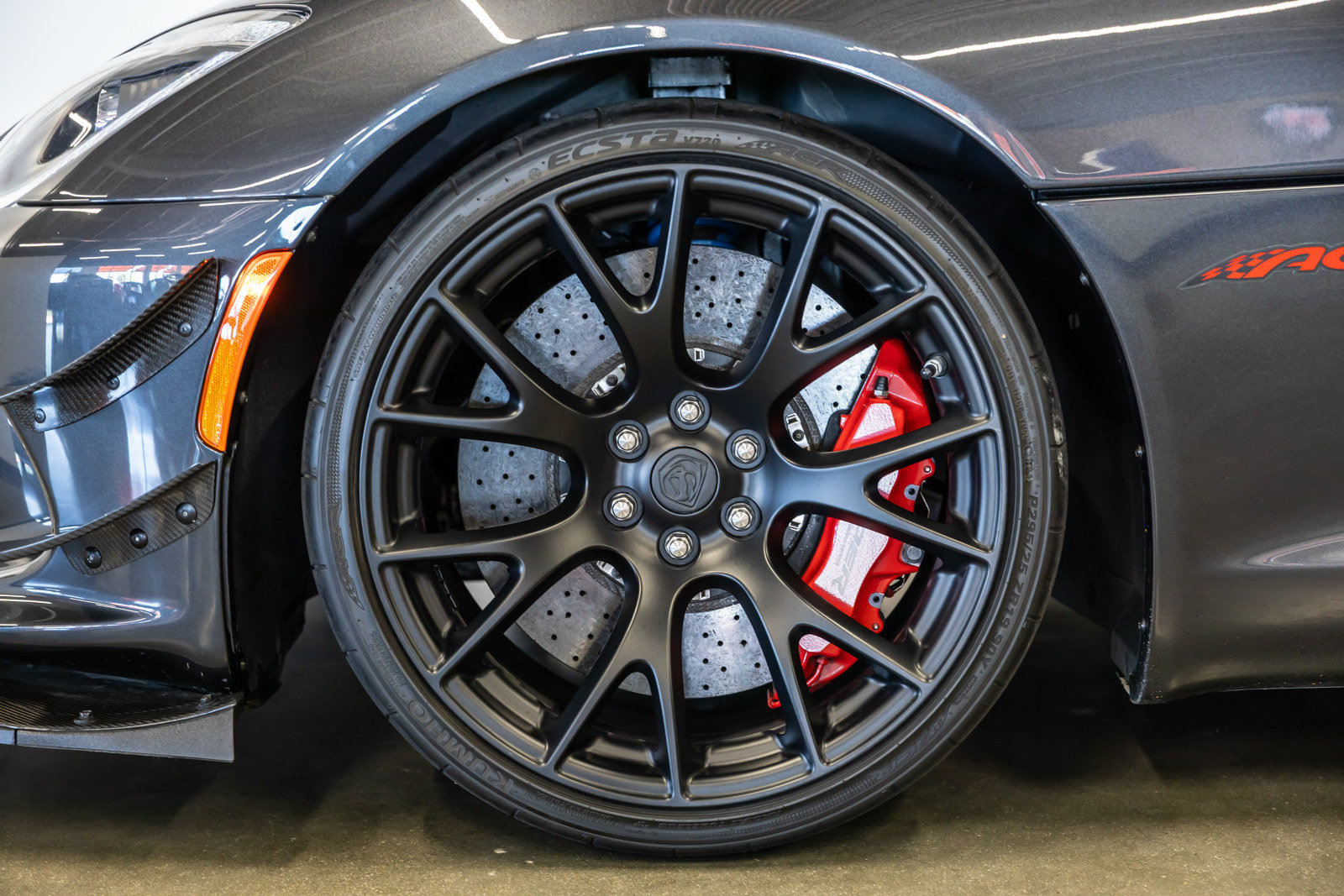 Used 2016 Dodge Viper ACR w/ Exterior Carbon Fiber Package RWD image 14