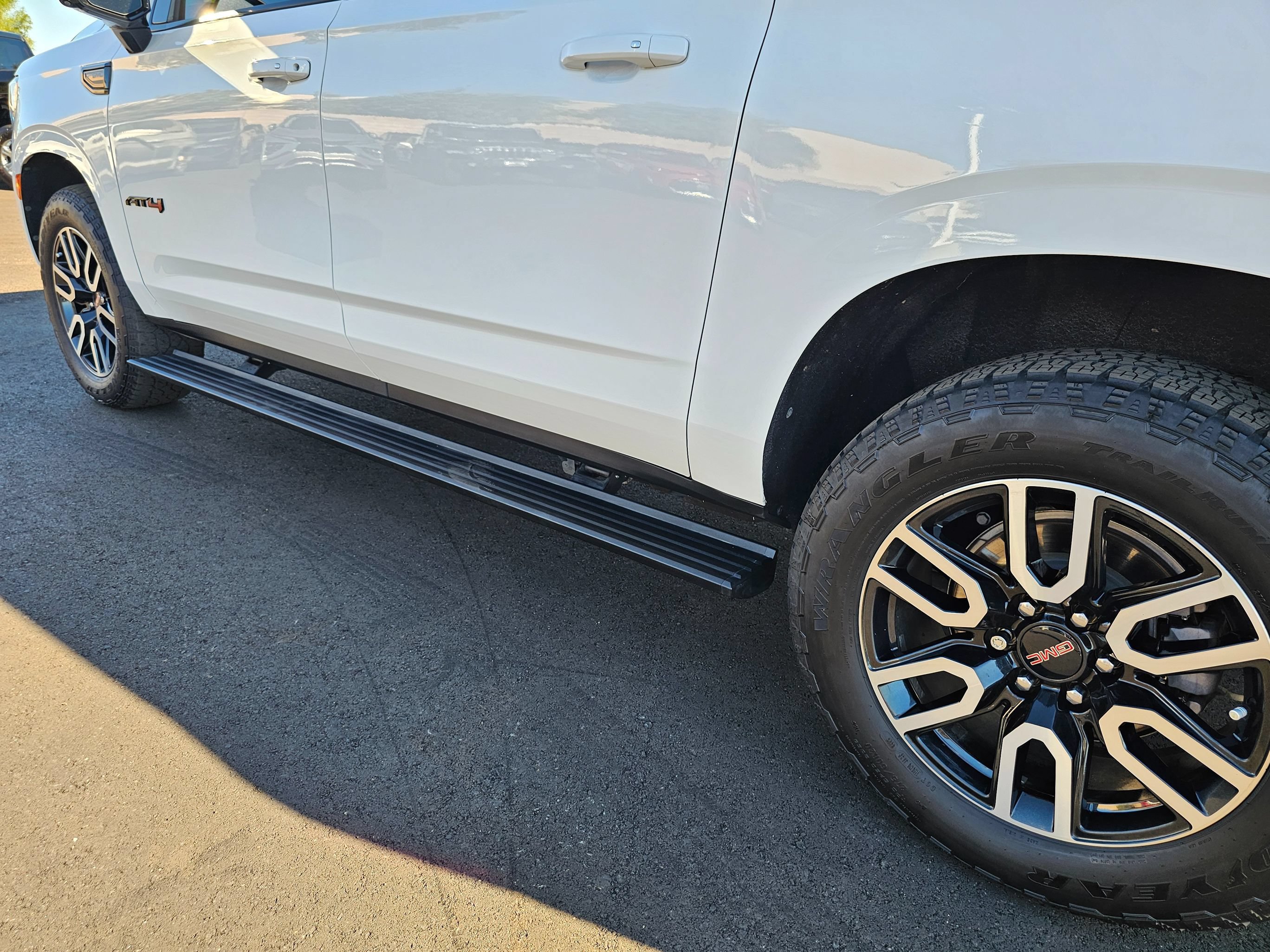 Used 2022 GMC Yukon XL AT4 w/ Technology Package AWD/4WD image 58