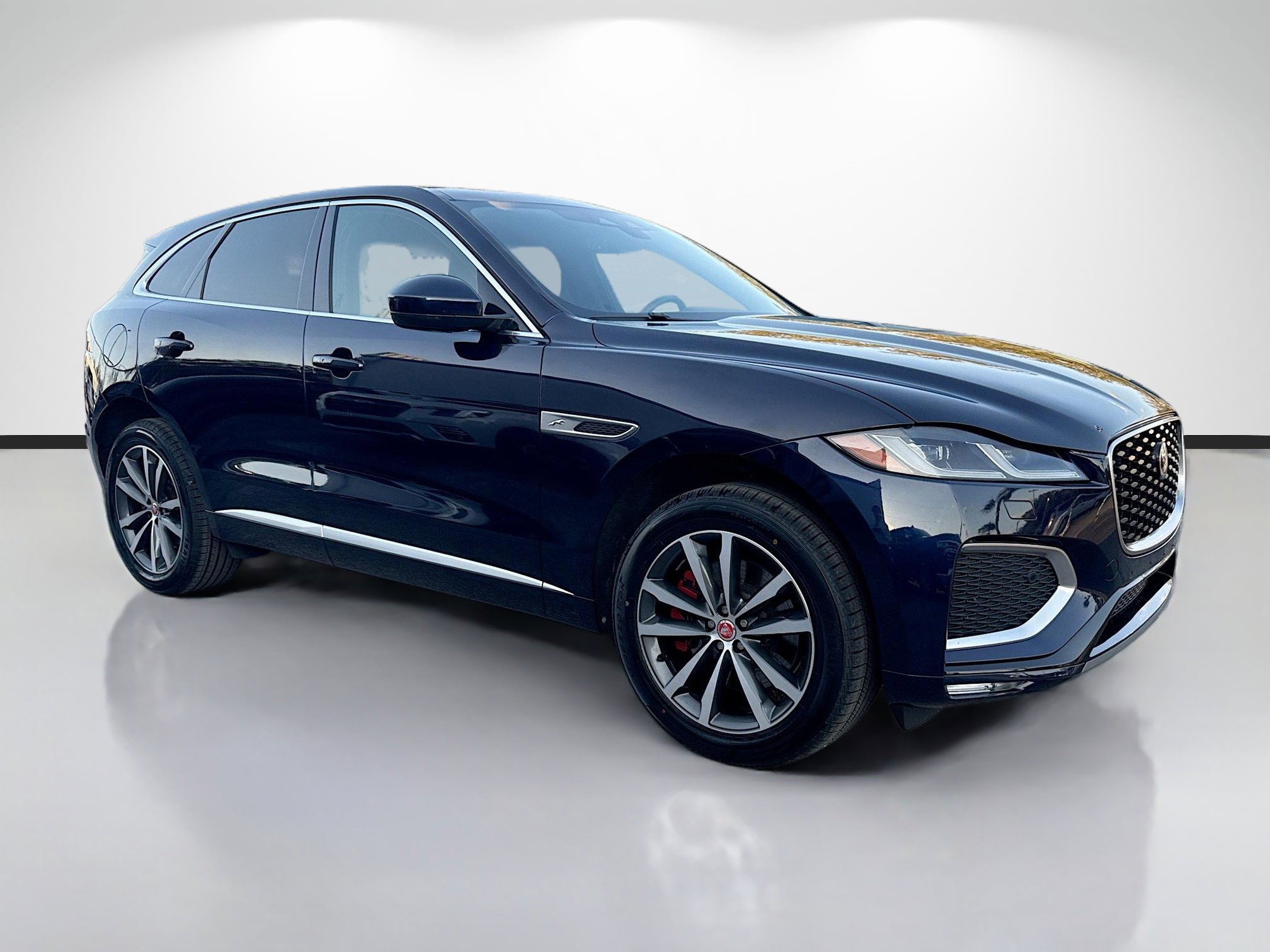 Used 2023 Jaguar F-PACE R-Dynamic S image 7