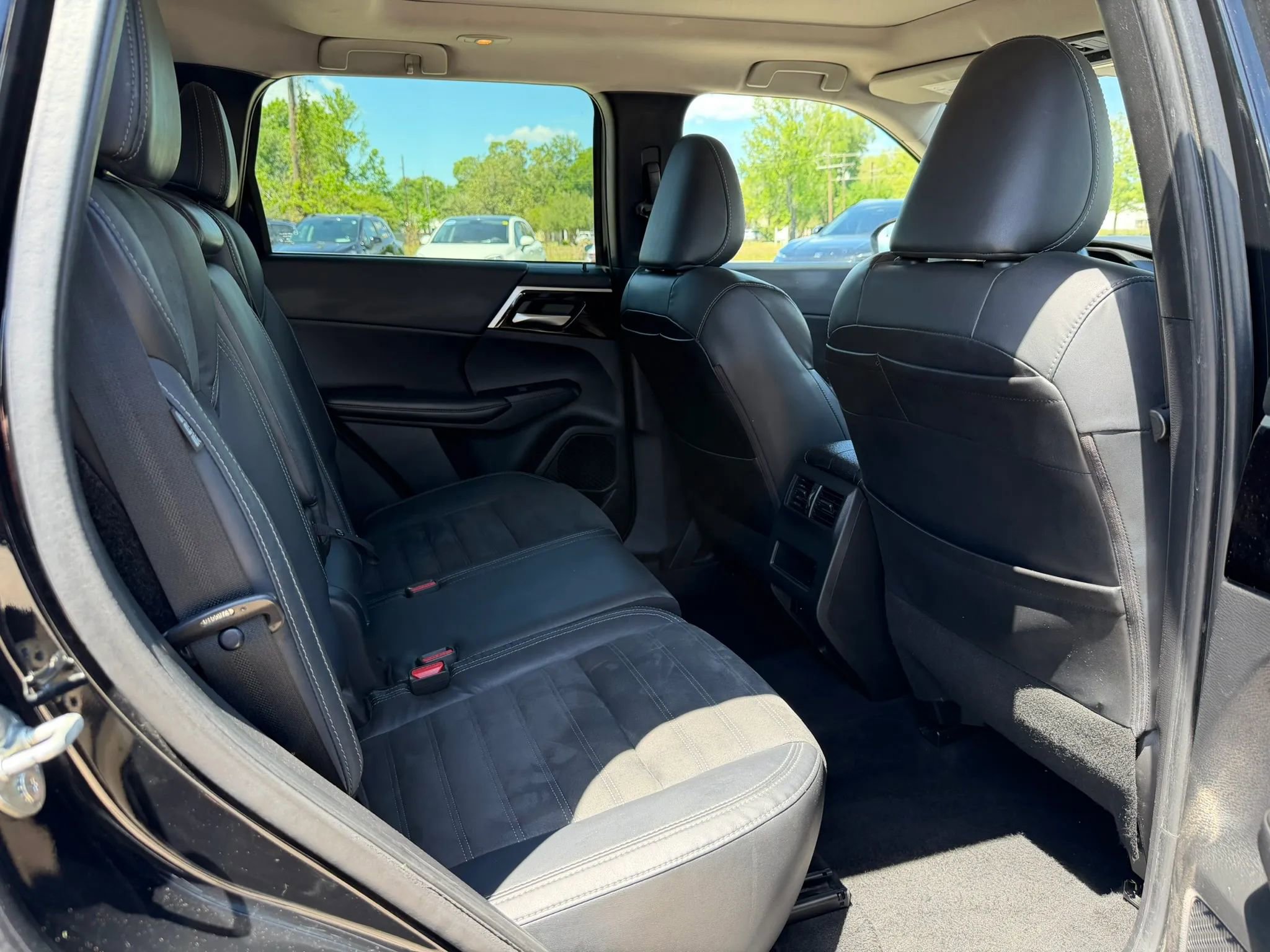 Used 2022 Mitsubishi Outlander SE image 21