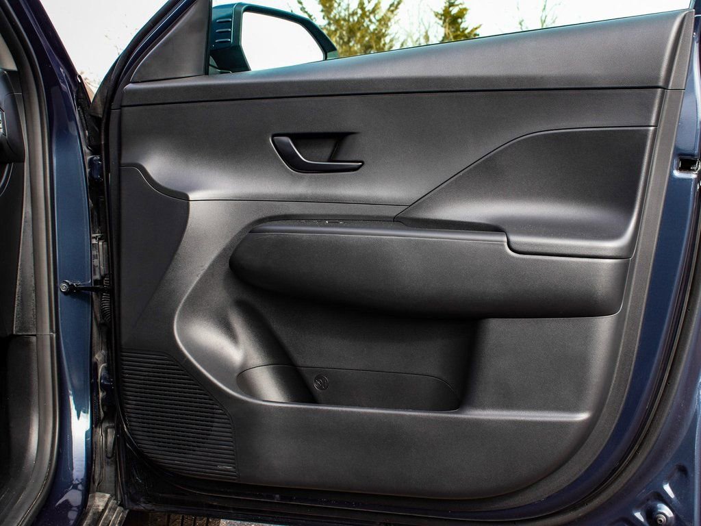 Used 2025 Hyundai Kona SEL image 13