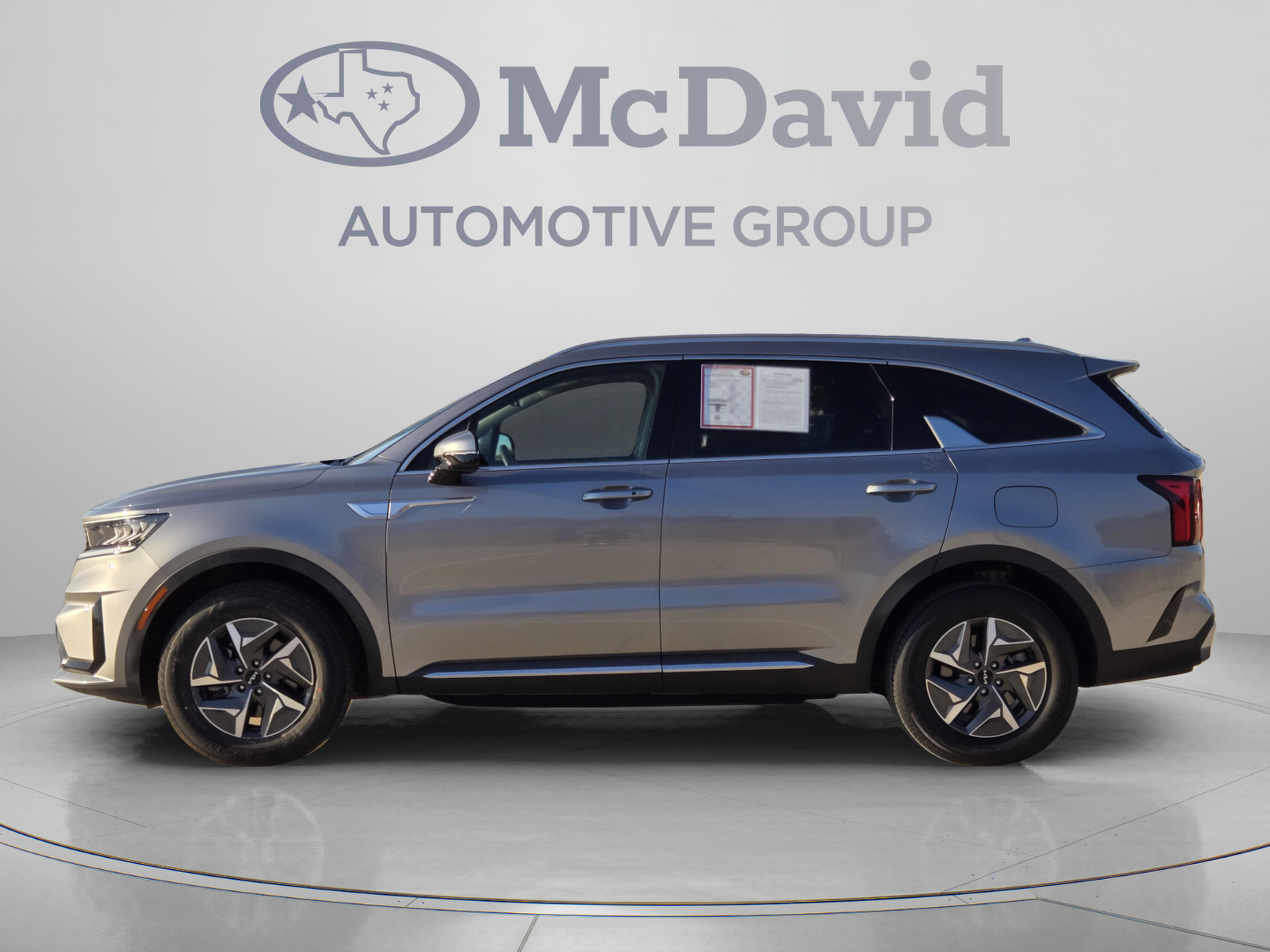 Used 2023 Kia Sorento EX w/ Panoramic Sunroof Package FWD image 2